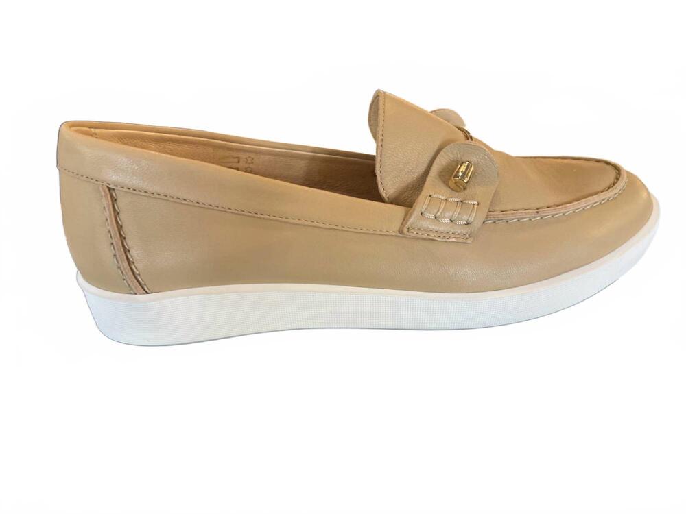 NEW SOFTWAVES women's rafa loafer in beige